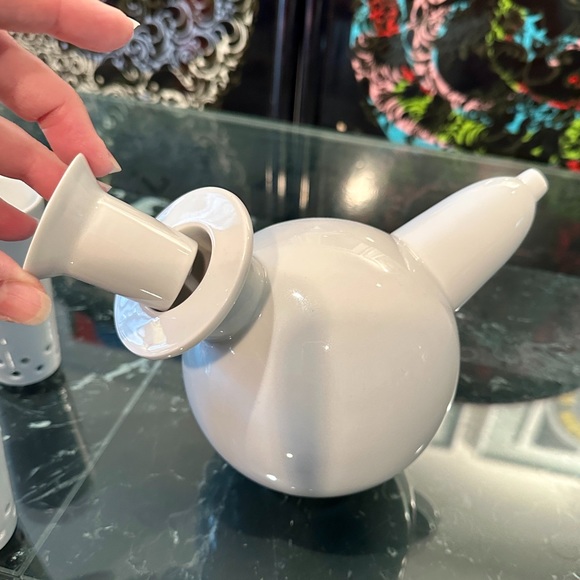 VINTAGE 1990s ARZENAL MOD WHITE PORCELAIN TEAPOT INFUSER TWO PIERCED CUPS UNUSED - Picture 5 of 10